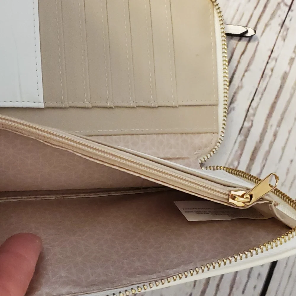 Time and Tru women's recycled materials wallet white